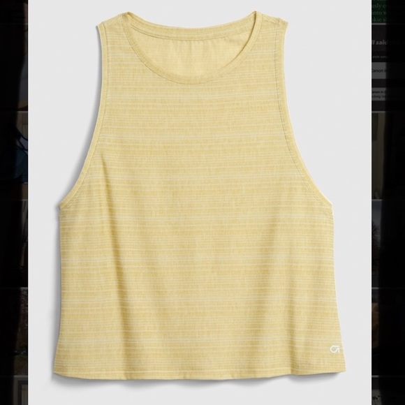 GAP Tops - Gap cropped workout muscle tank top